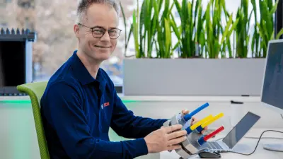 Arjen at his worklplace, holding a prototype of an electrolysis stack