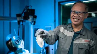 Material experiment with an Erichsen deep-drawing test set-up