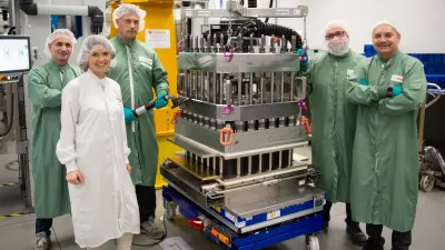 Stack tensioning of a short stack sample