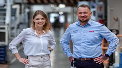 Carina Heinlein, Head of Electrolysis Assembly Team, and Christian Beier, Shopfloor Manager Electrolysis Stack