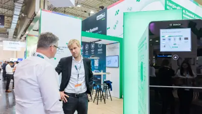 Bosch SOFC contact discussion at trade fair